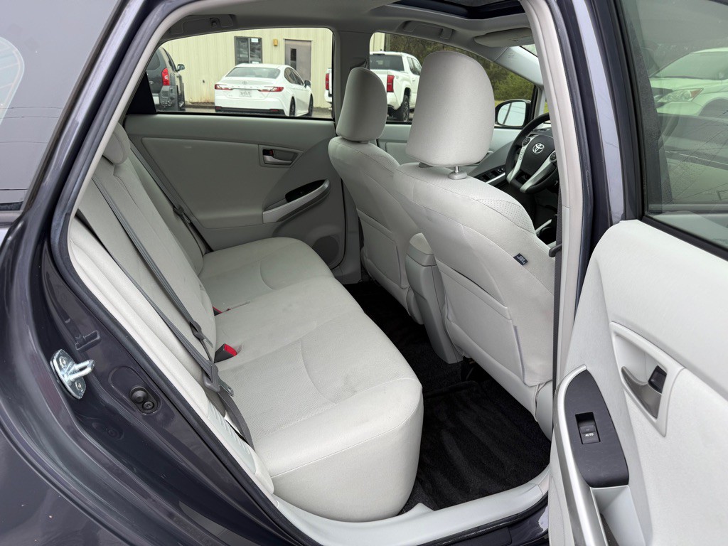 2013 Toyota Prius Image 16