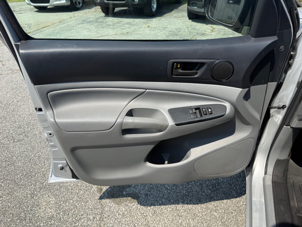 2013 Toyota Tacoma Image 12