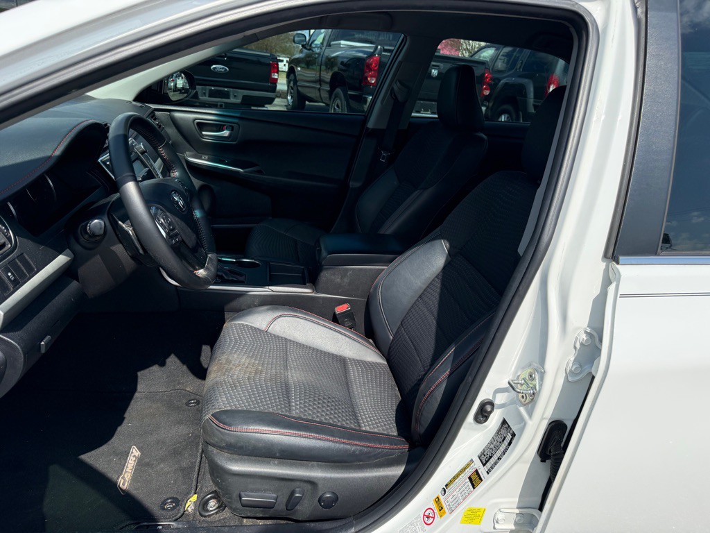 2015 Toyota Camry Image 9