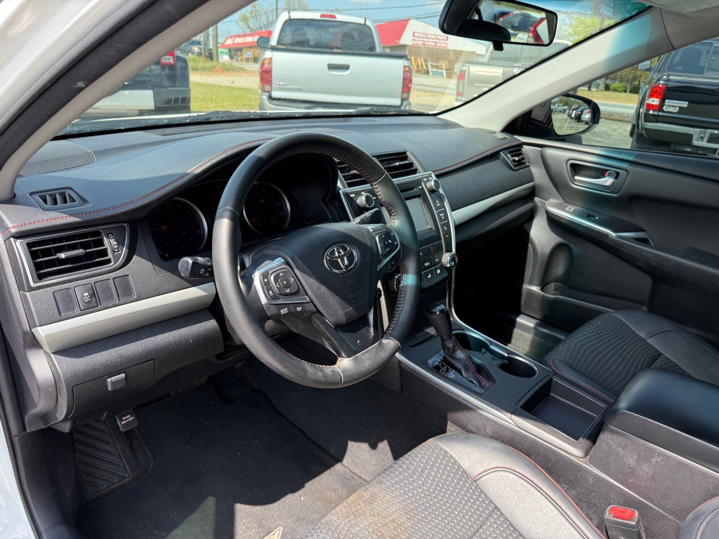 2015 Toyota Camry Image 10