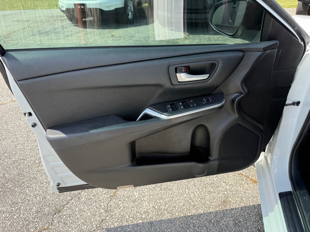 2015 Toyota Camry Image 12