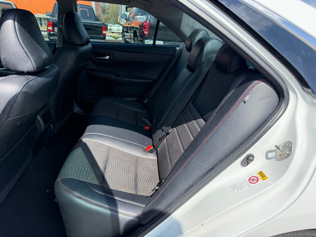 2015 Toyota Camry Image 13