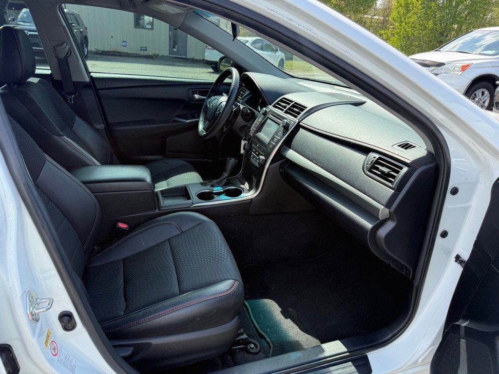2015 Toyota Camry Image 14