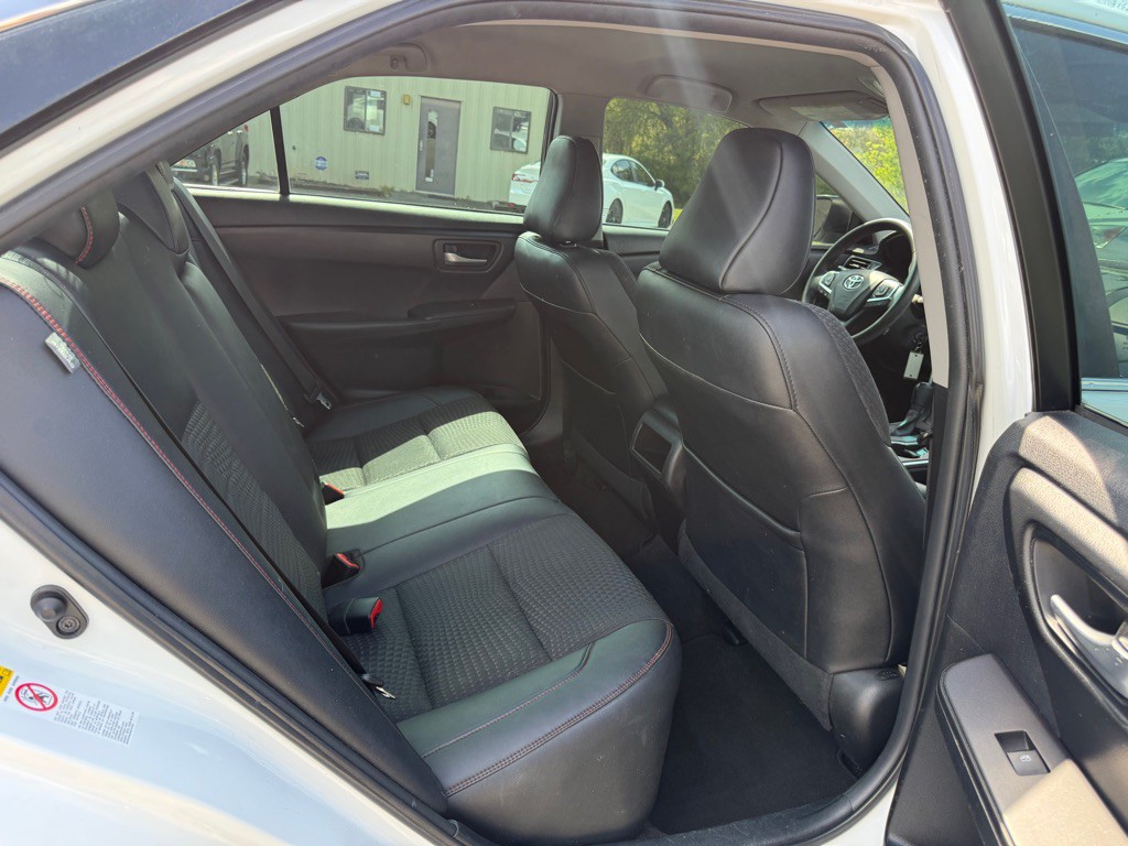 2015 Toyota Camry Image 15
