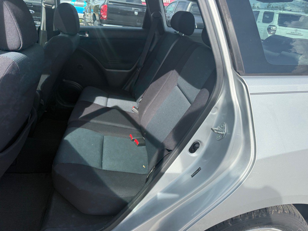 2005 Toyota Matrix Image 13