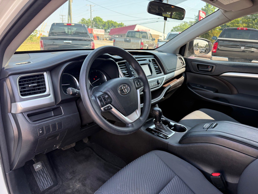 2015 Toyota Highlander Image 10