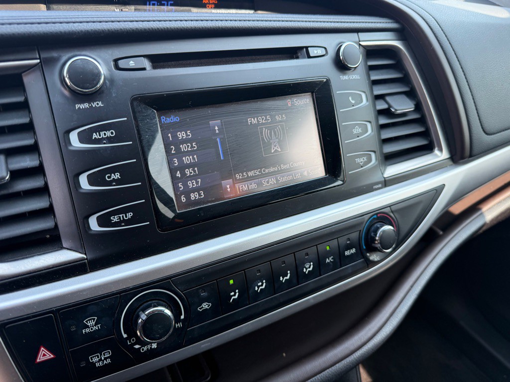 2015 Toyota Highlander Image 11