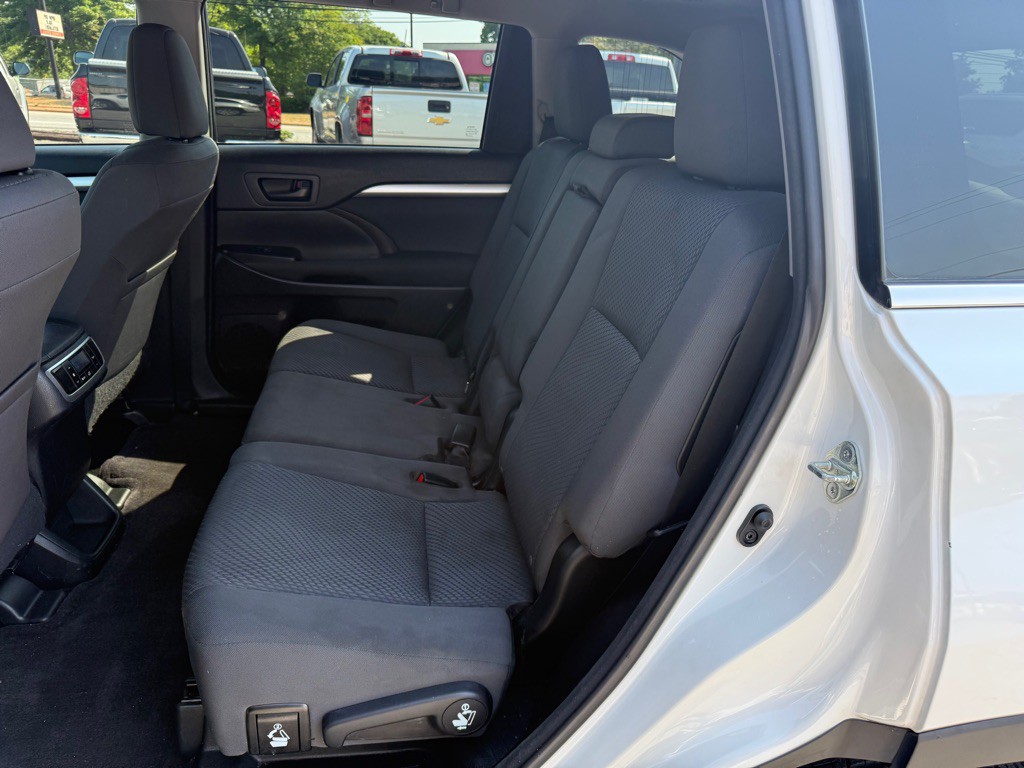 2015 Toyota Highlander Image 13