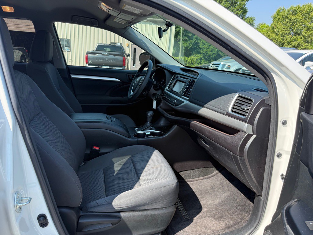 2015 Toyota Highlander Image 15