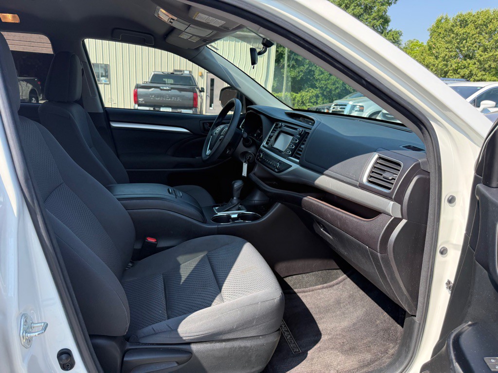 2015 Toyota Highlander Image 16