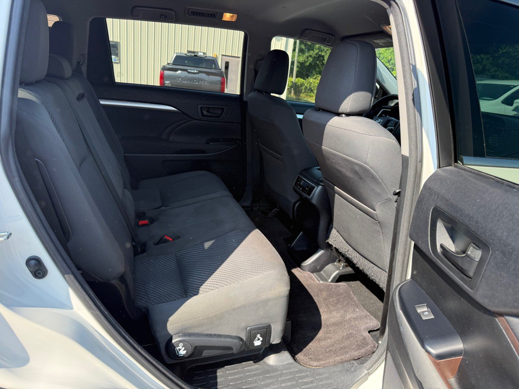 2015 Toyota Highlander Image 17