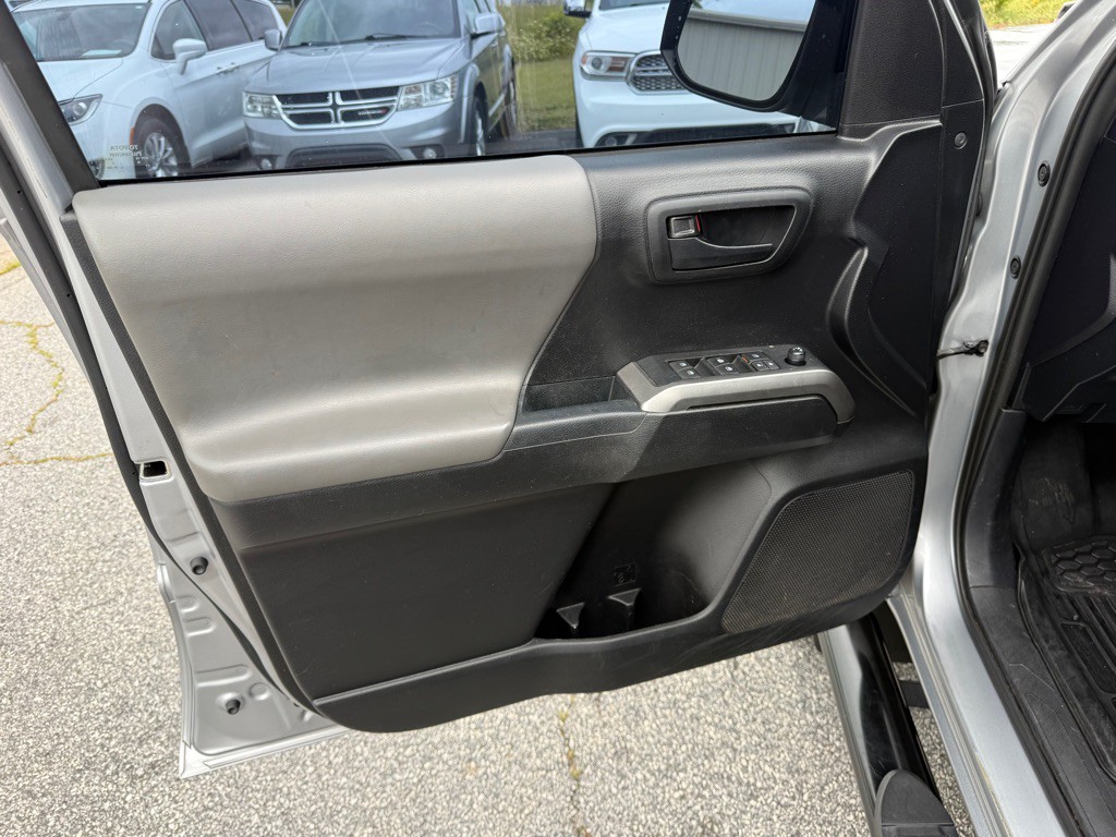 2019 Toyota Tacoma Image 13