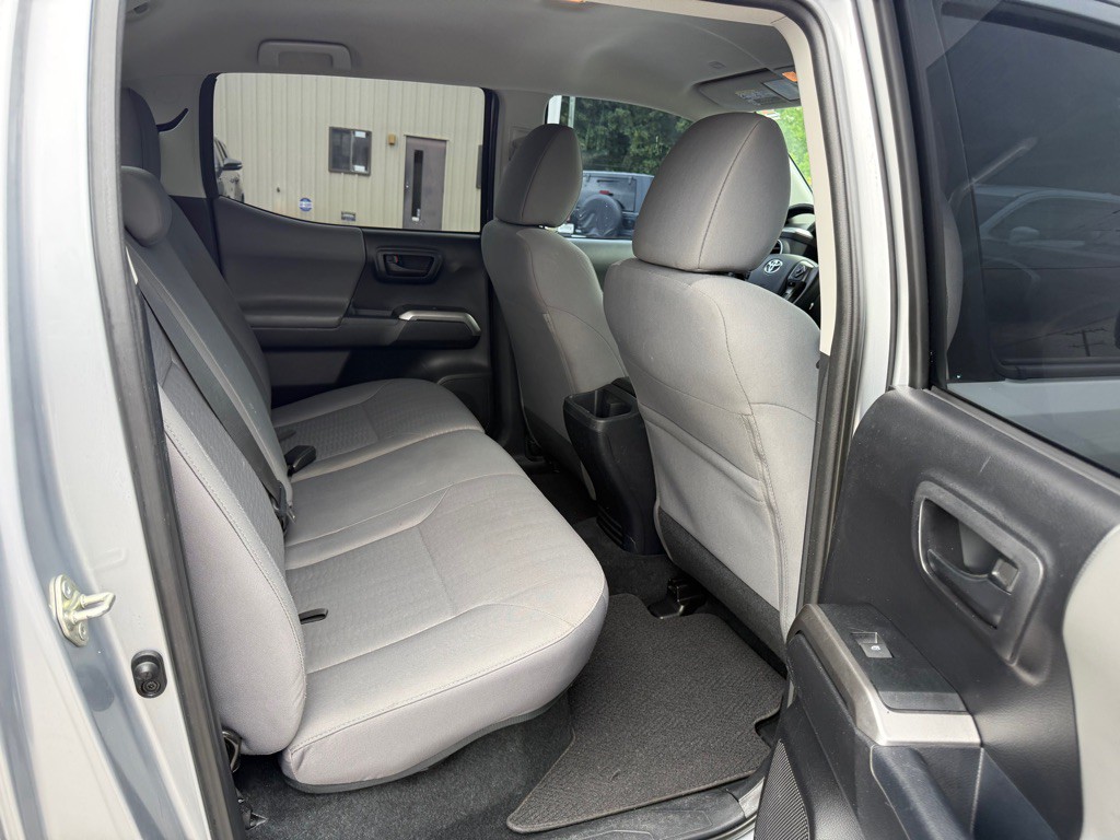 2019 Toyota Tacoma Image 16