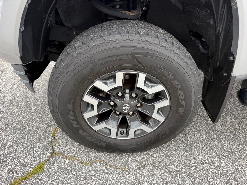 2019 Toyota Tacoma Image 17