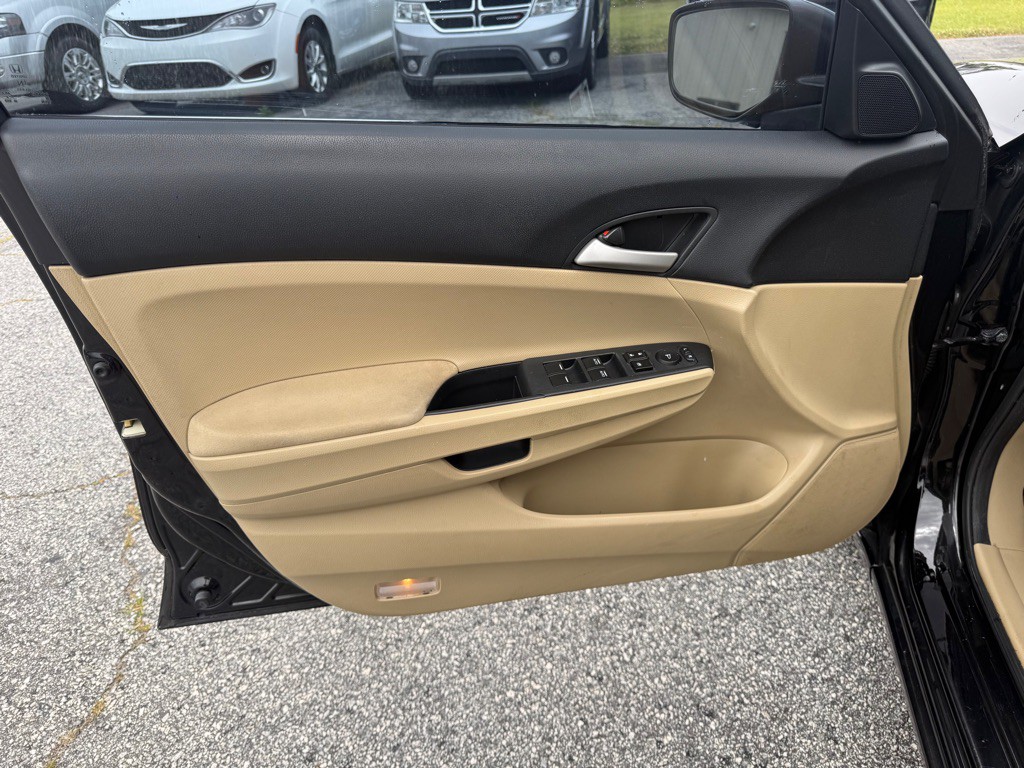 2011 Honda Accord Image 11