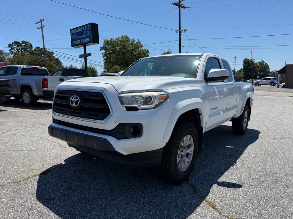 2017 Toyota Tacoma Image 1