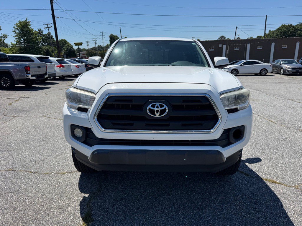 2017 Toyota Tacoma Image 2