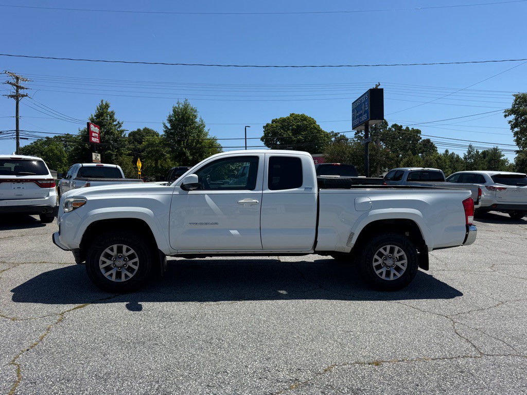 2017 Toyota Tacoma Image 4