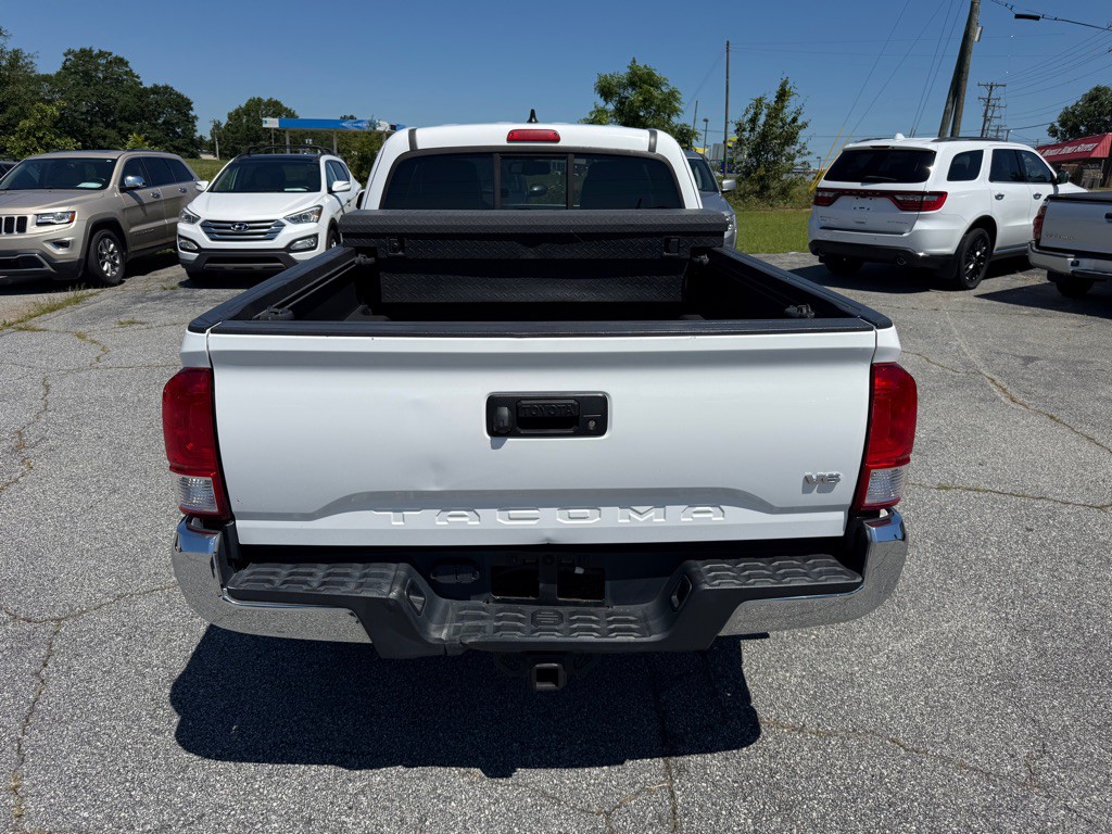2017 Toyota Tacoma Image 6