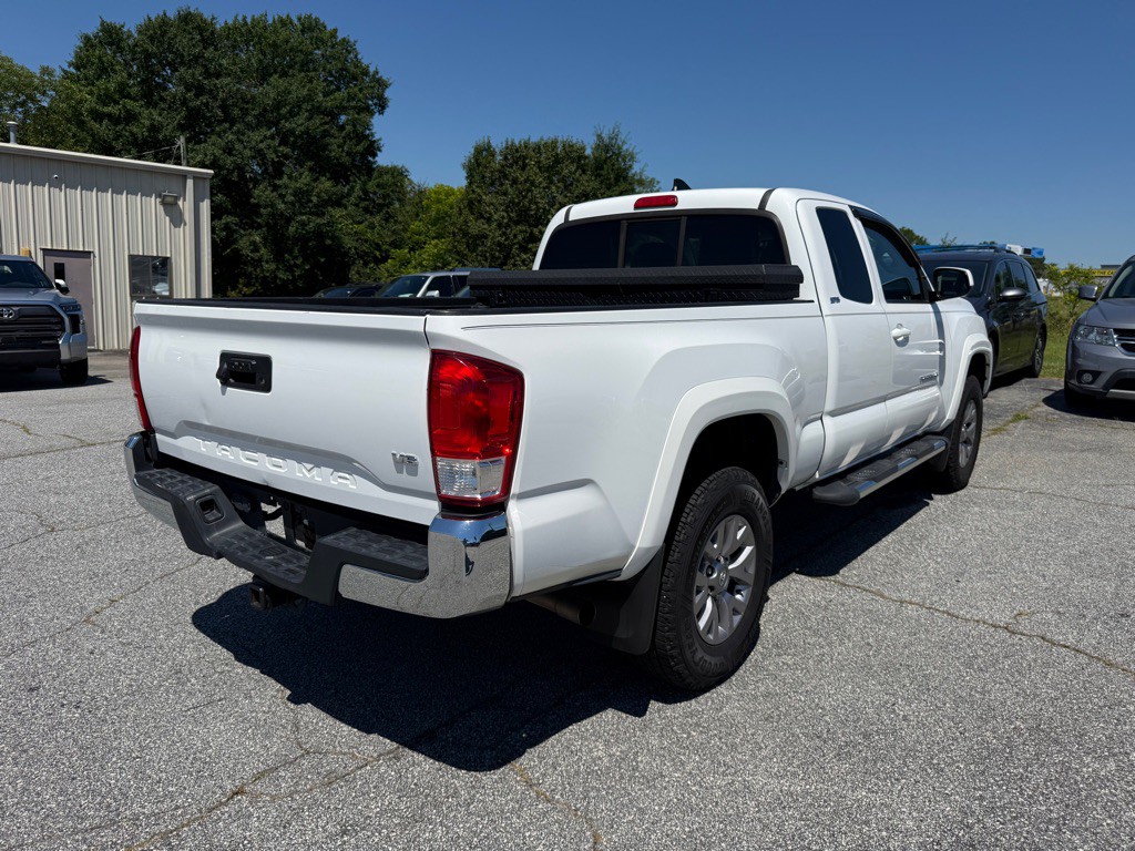 2017 Toyota Tacoma Image 7