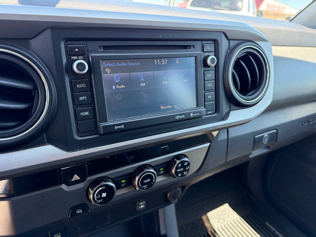 2017 Toyota Tacoma Image 11