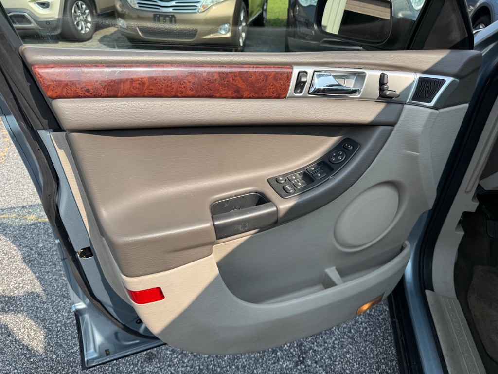 2005 Chrysler Pacifica Image 11