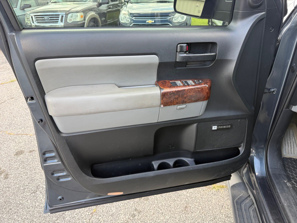 2008 Toyota Sequoia Image 11