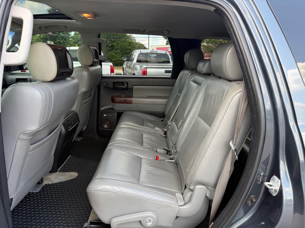 2008 Toyota Sequoia Image 12