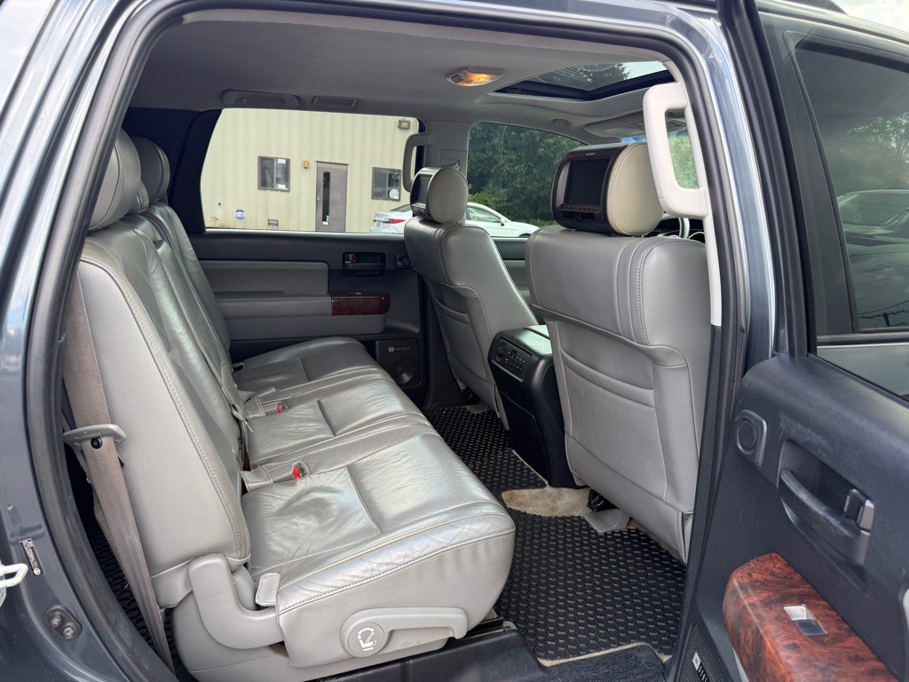 2008 Toyota Sequoia Image 15