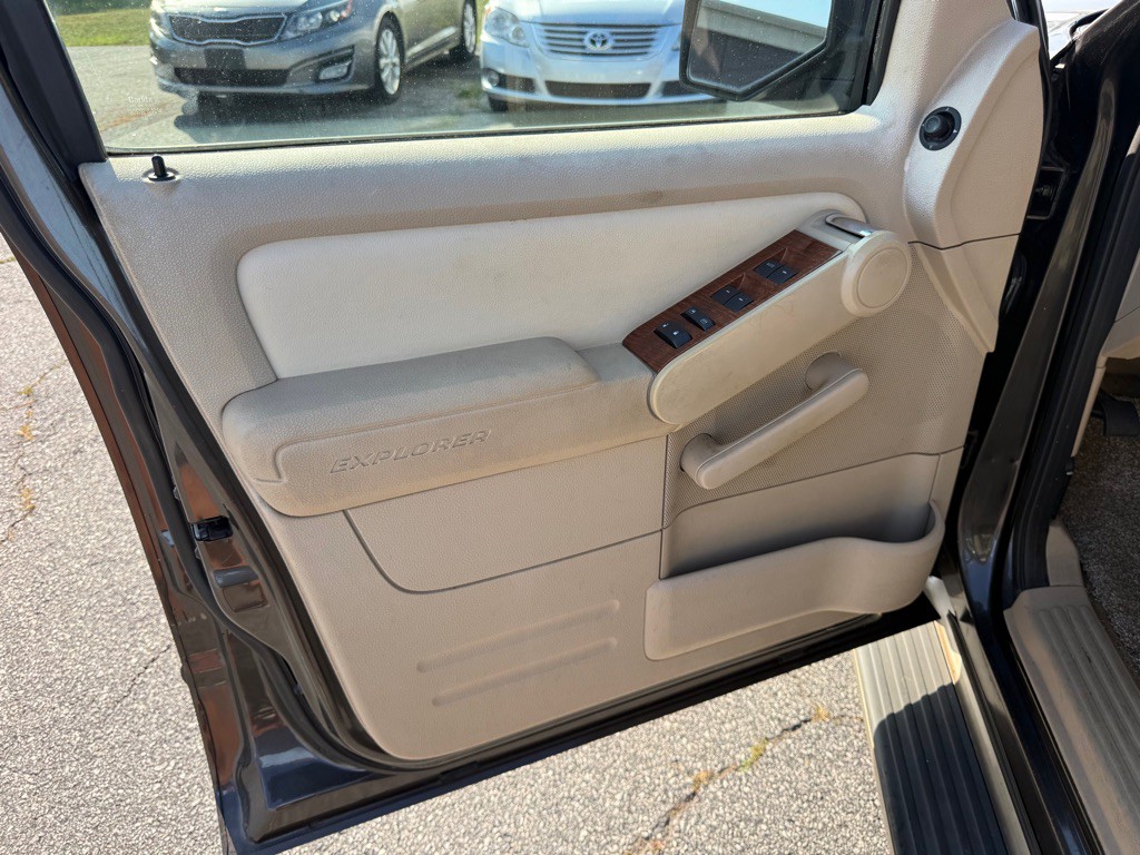 2006 Ford Explorer Image 11