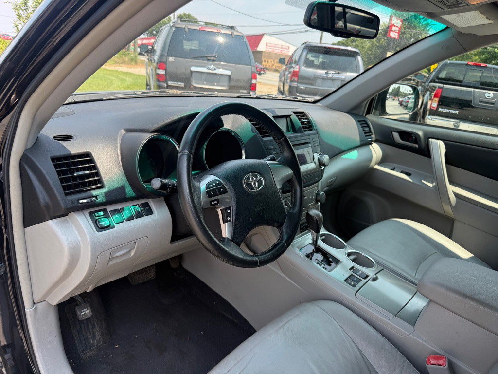 2011 Toyota Highlander Image 10