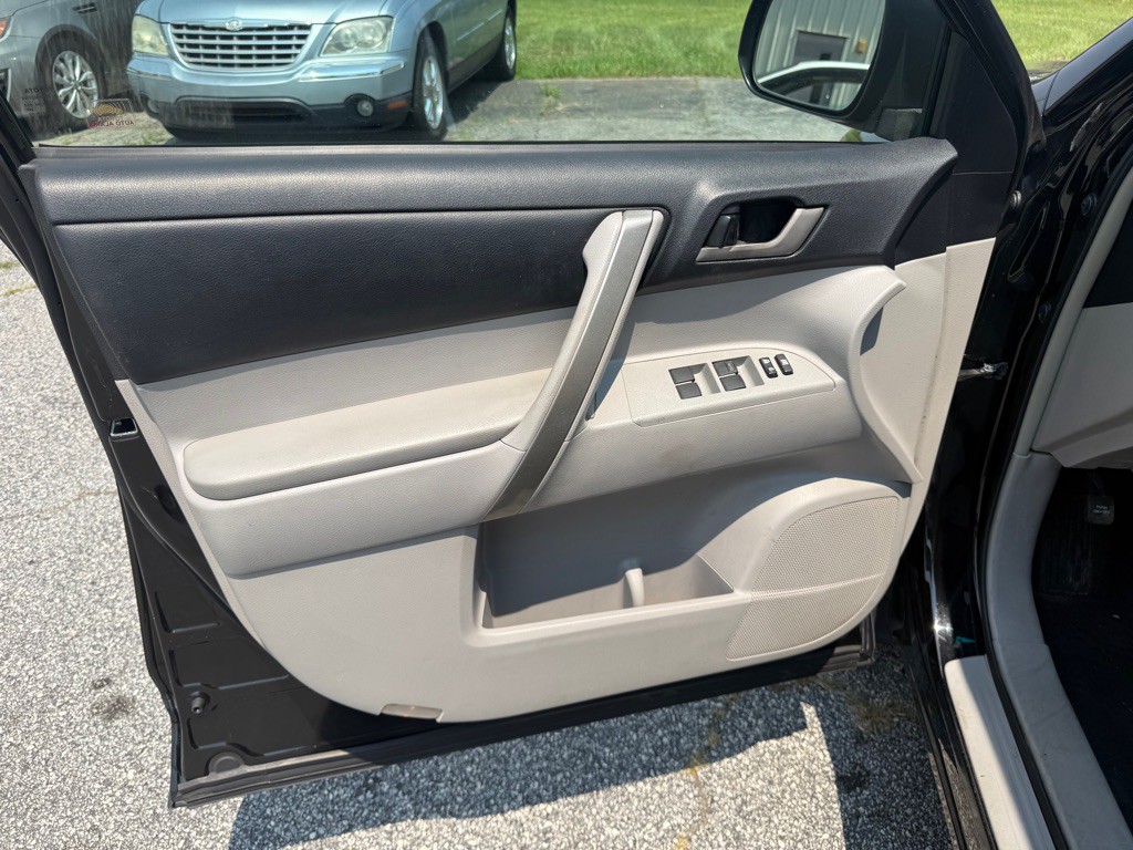 2011 Toyota Highlander Image 12