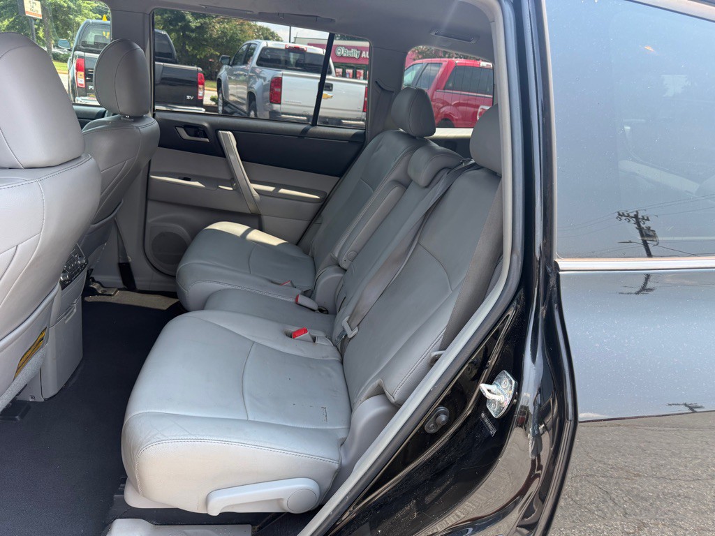 2011 Toyota Highlander Image 13