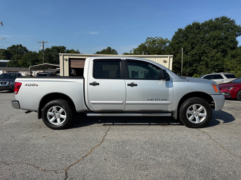 2012 Nissan Titan Image 8