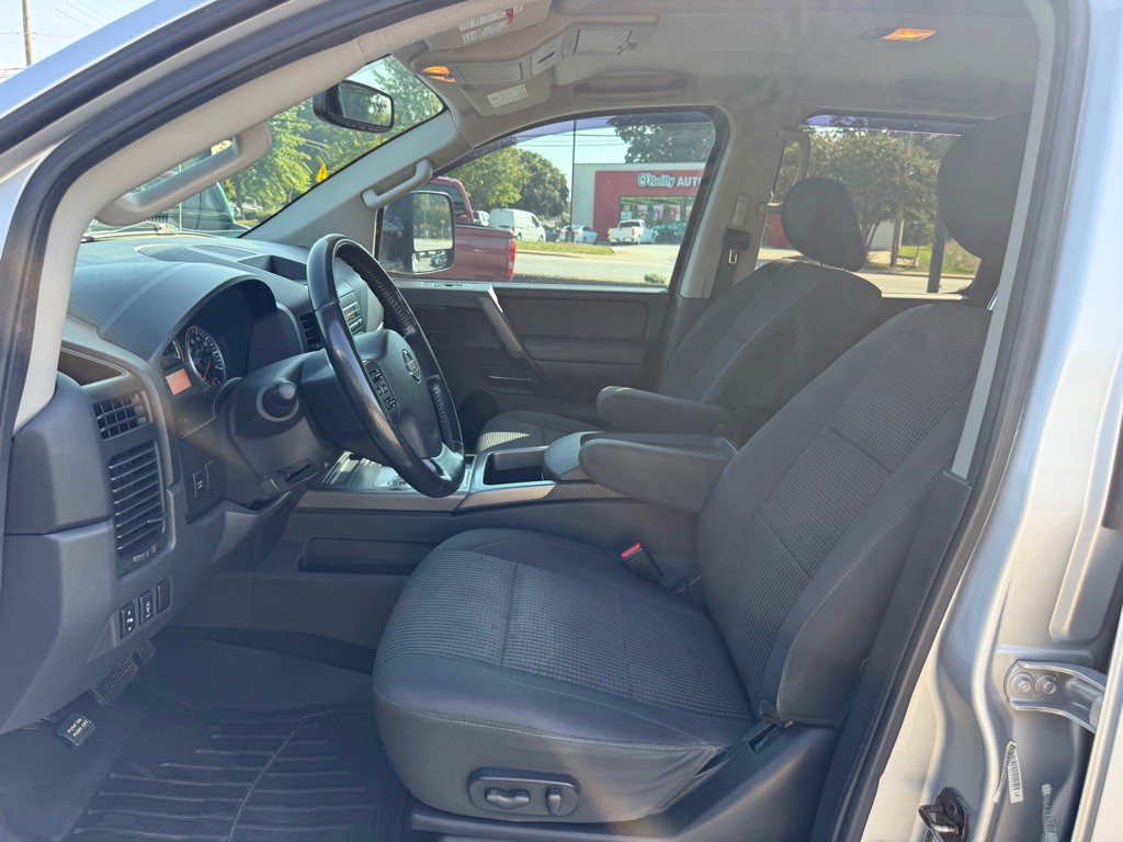 2012 Nissan Titan Image 9