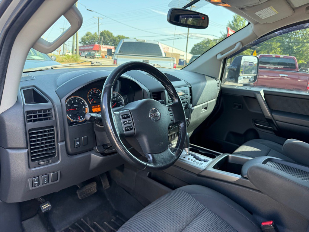 2012 Nissan Titan Image 10