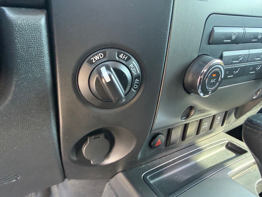 2012 Nissan Titan Image 11