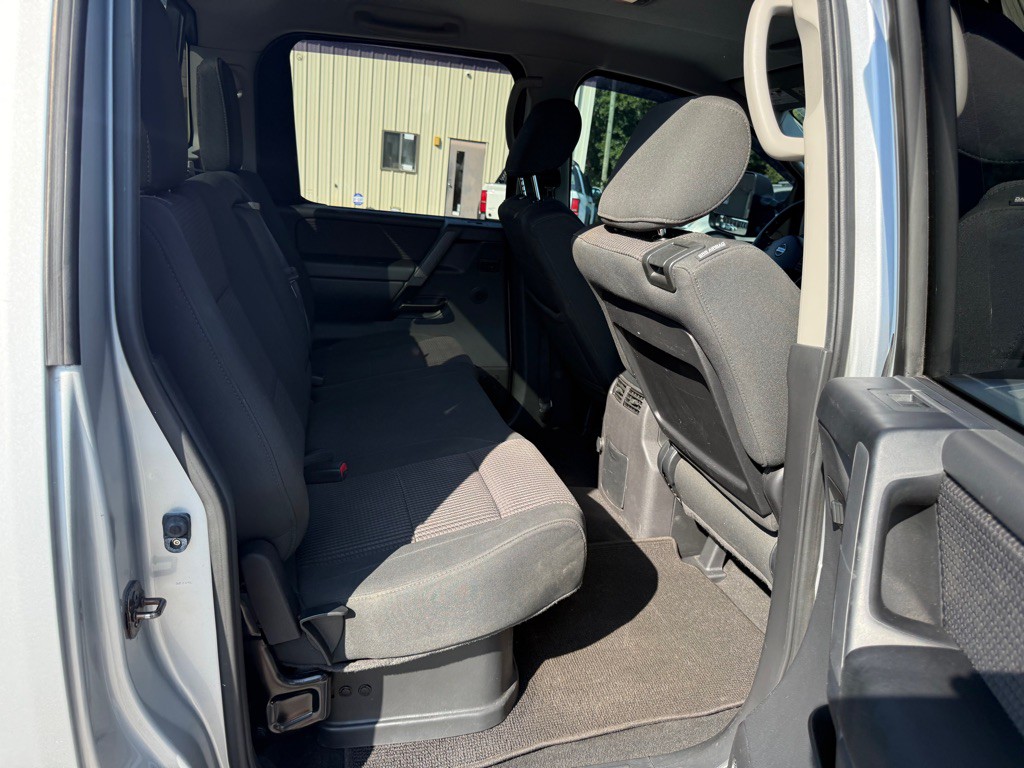 2012 Nissan Titan Image 15