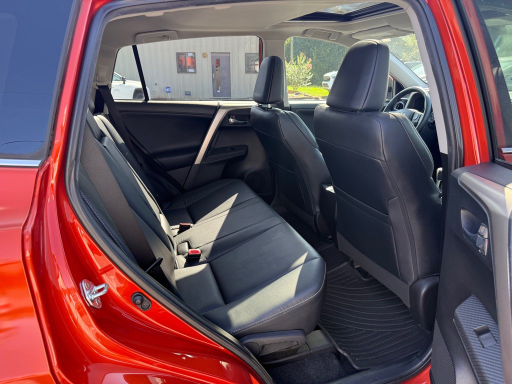 2015 Toyota Rav4 Image 17