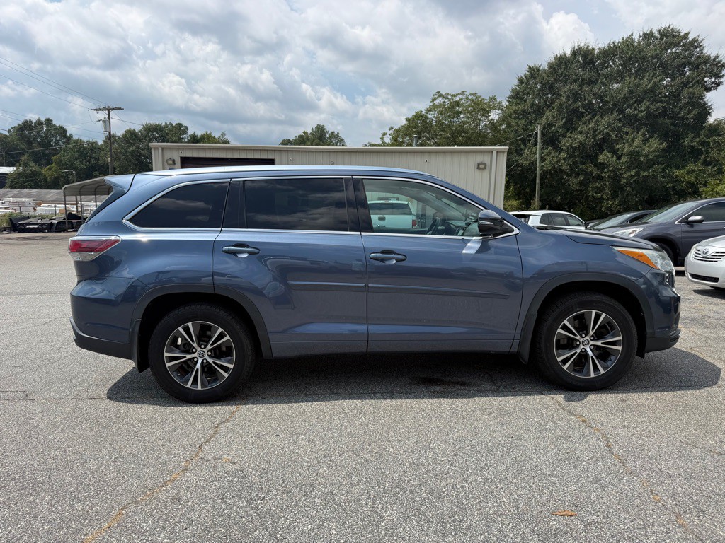 2016 Toyota Highlander Image 8