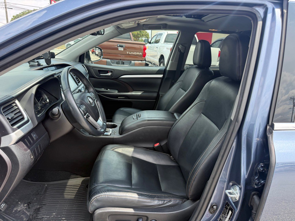 2016 Toyota Highlander Image 9