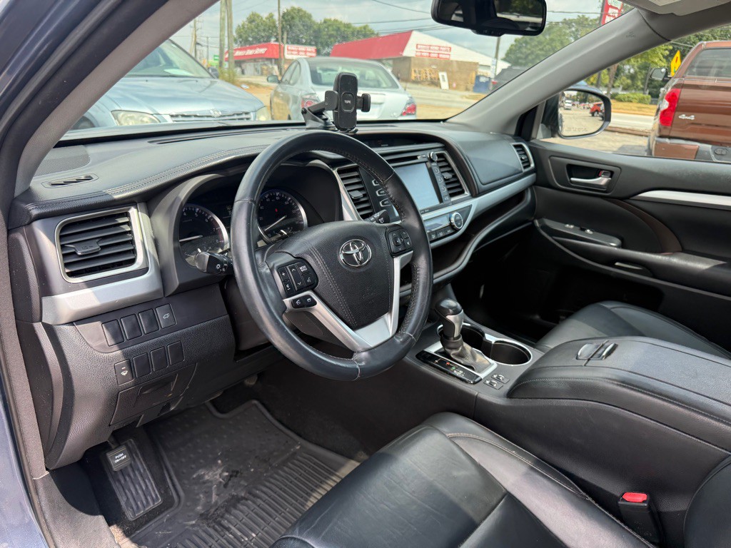 2016 Toyota Highlander Image 10