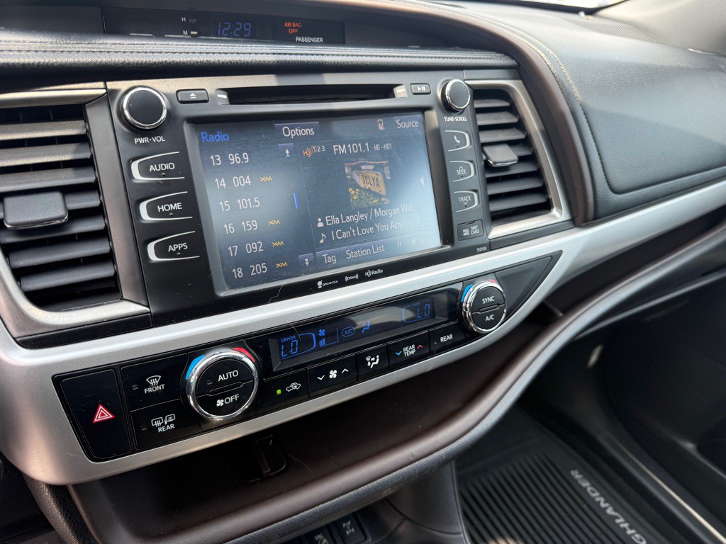 2016 Toyota Highlander Image 11