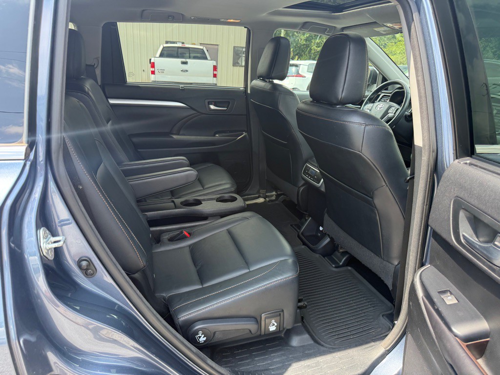 2016 Toyota Highlander Image 17