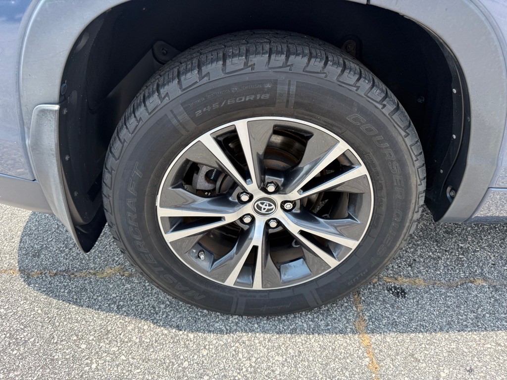 2016 Toyota Highlander Image 18
