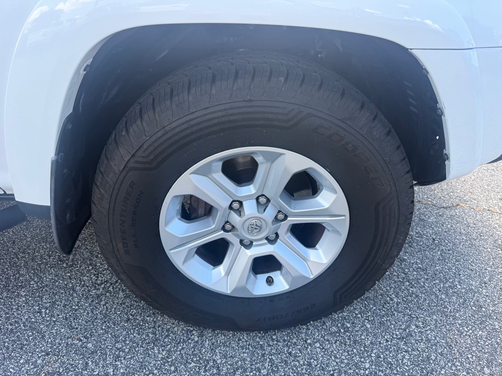 2019 Toyota 4Runner Image 17