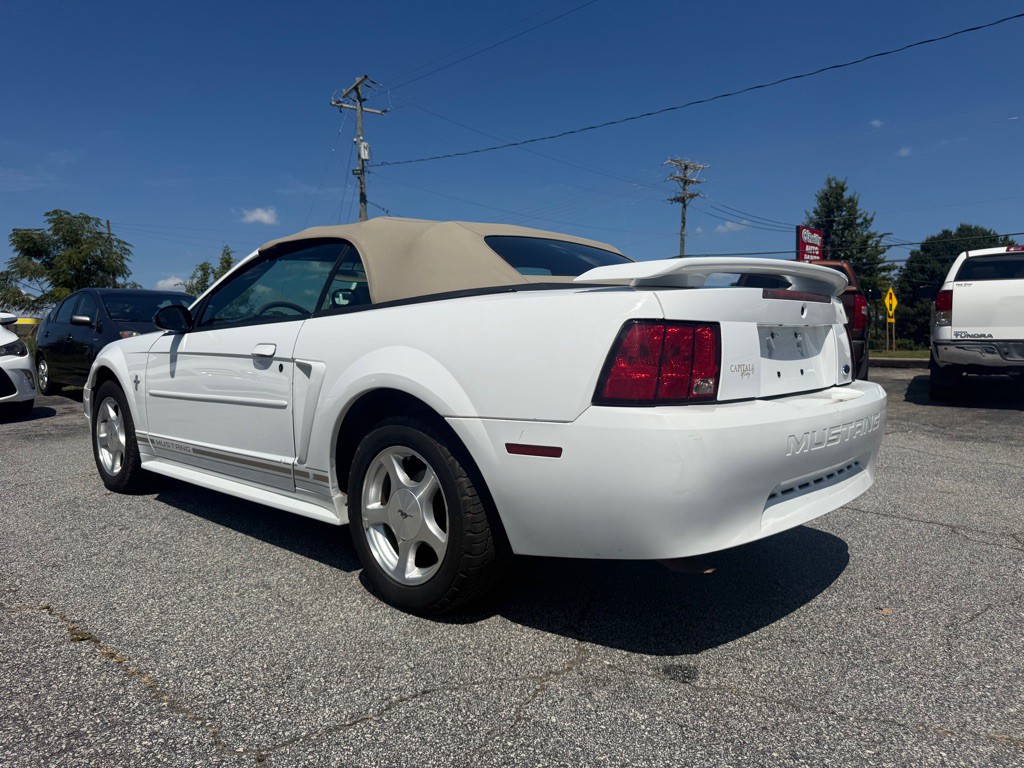 2001 Ford Mustang Image 5