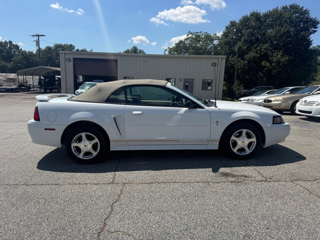 2001 Ford Mustang Image 8