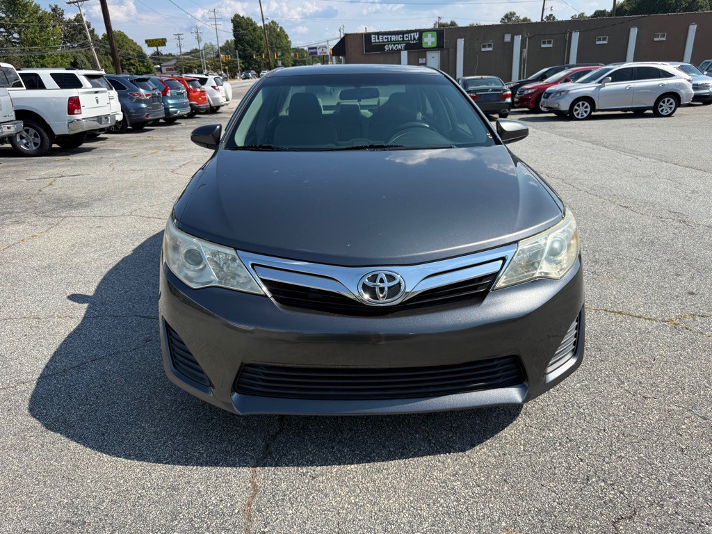 2013 Toyota Camry Image 2