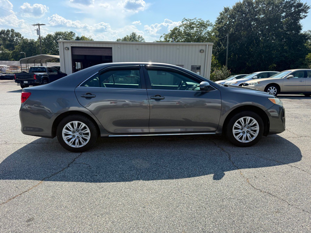 2013 Toyota Camry Image 8